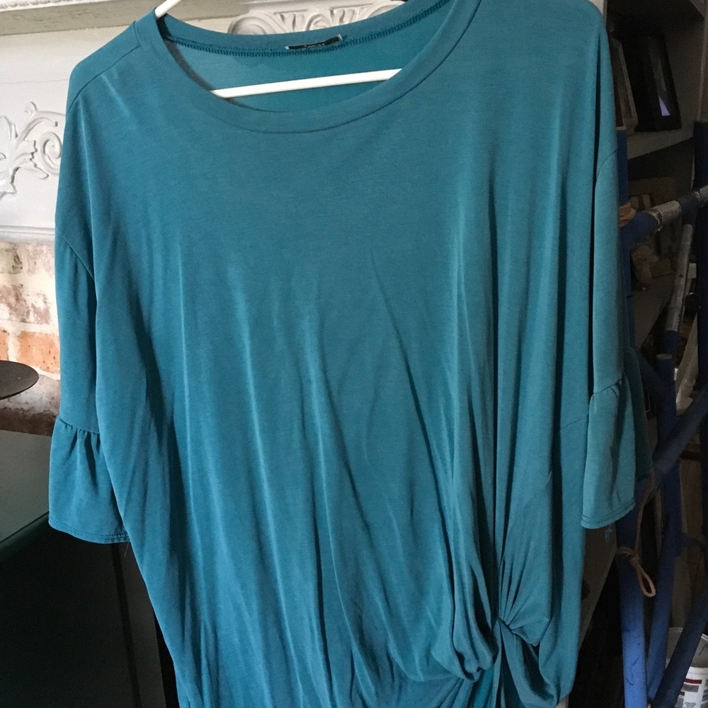 Tops - Picture 2 of 7